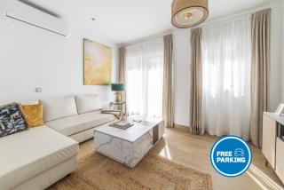 Apartamento con parking gratuito en Triana - 0