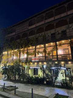 Old Tbilisi Apartment Steps from Freedom Square - 9