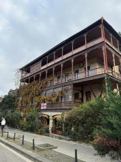Old Tbilisi Apartment Steps from Freedom Square - 0