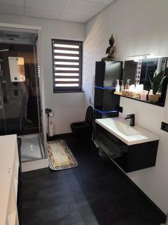 Stadt und See Nahes Appartment - 8