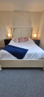 Charming 2-Bed Terrace Close to Station, NEC, Airport - 9