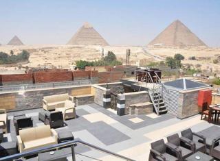 Aura Pyramid inn - 0