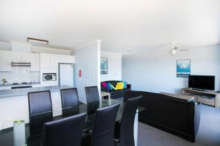 Perfectly Positioned Across From Mollymook Beach - Mollymook - 7