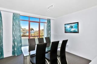 Perfectly Positioned Across From Mollymook Beach - Mollymook - 5