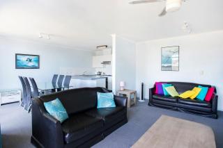 Perfectly Positioned Across From Mollymook Beach - Mollymook - 4
