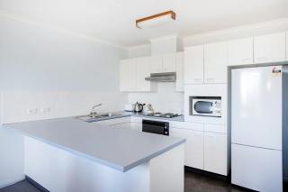 Perfectly Positioned Across From Mollymook Beach - Mollymook - 3