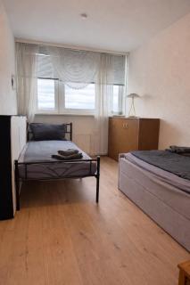 Zentrales Apartment für bis zu 6 Personen mit Balkon, Parkplatz, Waschmaschine & direkten Einkaufsmöglichkeiten - Marl - 1