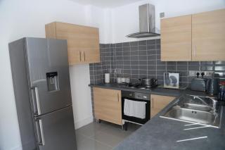 Apt - Sleeps 3 - Parking - Stn Close - 1