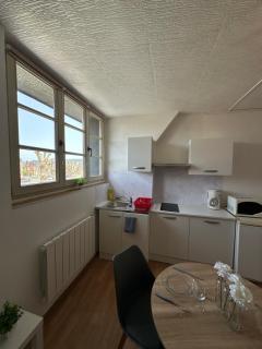 Spacieux studio rénové en centre ville - Apt7 - 3