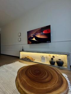 Cozy Velocity Apartment - 3