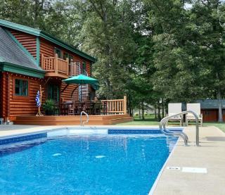 Family-Favorite Cabin with Private Seasonal Pool and Movie Theater - 9