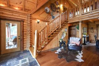 Family-Favorite Cabin with Private Seasonal Pool and Movie Theater - 4