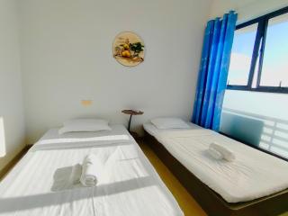 Danga Bay Beach-Side Family Getaway - 2