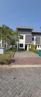 Emerald harbour apartments - 9