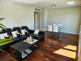 Premium Avenue Two Bedrooms Apt - 7