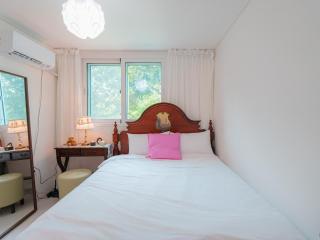 Hongdae 5 minutes, park view, 8-person family, free parking, luggage storage, early check-in, late check-out, infant welcome, dryer and bidet - 2