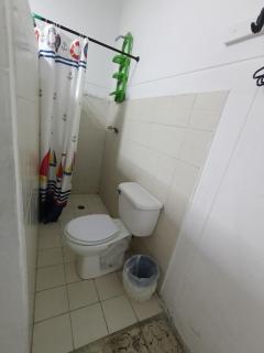 Habitación con medio baño en el barrio ciudad jardín Barranquilla - 7