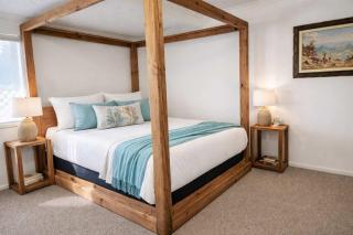 Central 2BR Townhouse - Walk to Strand CBD - 0