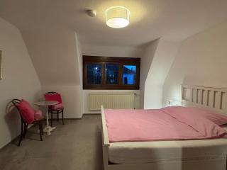 Haus Boom in Dreieich, sehr ruhig gelegen, Nähe Frankfurt City und Messe, Frankfurt Flughafen, Golf Club - 1