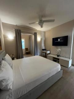 Sunset Paradise Tracadero Apartment Sea pools access Private Garden WorkSpace - 3