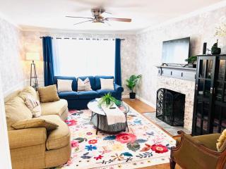 5 bedroom house in prestigious neighborhood! - 5