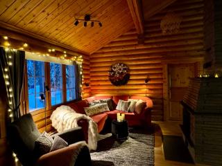 Atmospheric log cabin by the ski tracks - 0