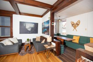 Mountain View Retreat in the heart of Banff - Massive House Sleeps 23 - 7