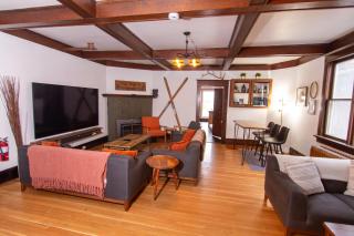 Mountain View Retreat in the heart of Banff - Massive House Sleeps 23 - 8