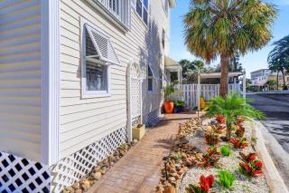 Sol Mate Beach Cottage - 1