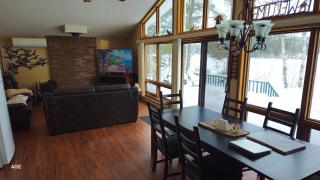 Four Season Lakehouse with beautiful views and crystal clear water - 0