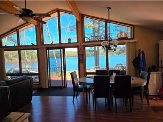 Four Season Lakehouse with beautiful views and crystal clear water - 0