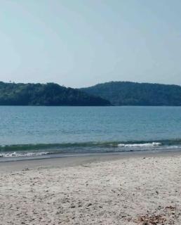 Prainha de Mambucaba, próxima do mar - 6