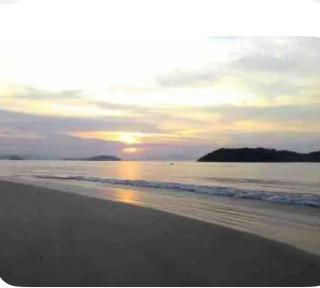 Prainha de Mambucaba, próxima do mar - 8