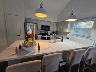 Walk to Lake Conroe Family-Friendly Getaway! - 2