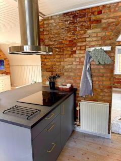 Beautiful villa apartment close to city, beach, ferry, etc - 8