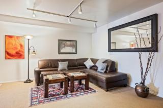 Unbeatable Location, Cozy Studio, Ski-In Ski-Out, Main Street Access, Perfect for Adventure! - 9