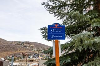 Unbeatable Location, Cozy Studio, Ski-In Ski-Out, Main Street Access, Perfect for Adventure! - 1