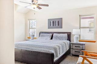 Big Sky Townhome - Fireplace Hot Tub - 8