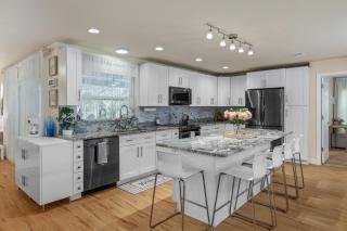 Minutes to boat ramps and beach and private pool! - 8