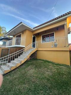 Pousada familiar com piscina e garagem - 0