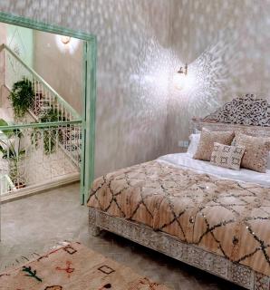 Riad with Outdoor Swimming Pools - 8