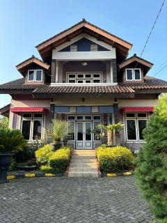 Private Family Villa 4 Bedroom - Puncak Indonesia - 9