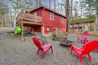 Cozy Lake Wallenpaupack Cabin with Community Perks - 0