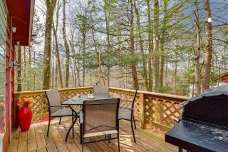 Cozy Lake Wallenpaupack Cabin with Community Perks - 9
