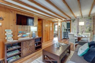 Cozy Lake Wallenpaupack Cabin with Community Perks - 6