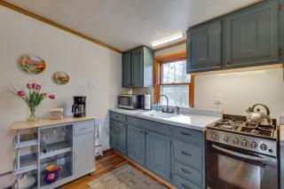 Cozy Lake Wallenpaupack Cabin with Community Perks - 1