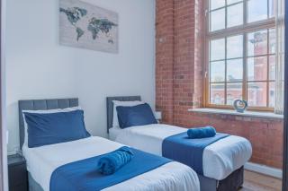 City Centre 2-Bed, 2 Balconies, 65 Inch TV, Free Parking, Coffee Machine, Netflix - 8