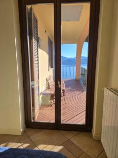 Traum-Balkon mit Panoramablick und Pool am Lago Maggiore - 1