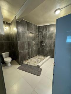 Grand Studio Cosy et Équipé - 1