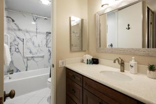 Oceanside Beach Condos - Oceanside - 4